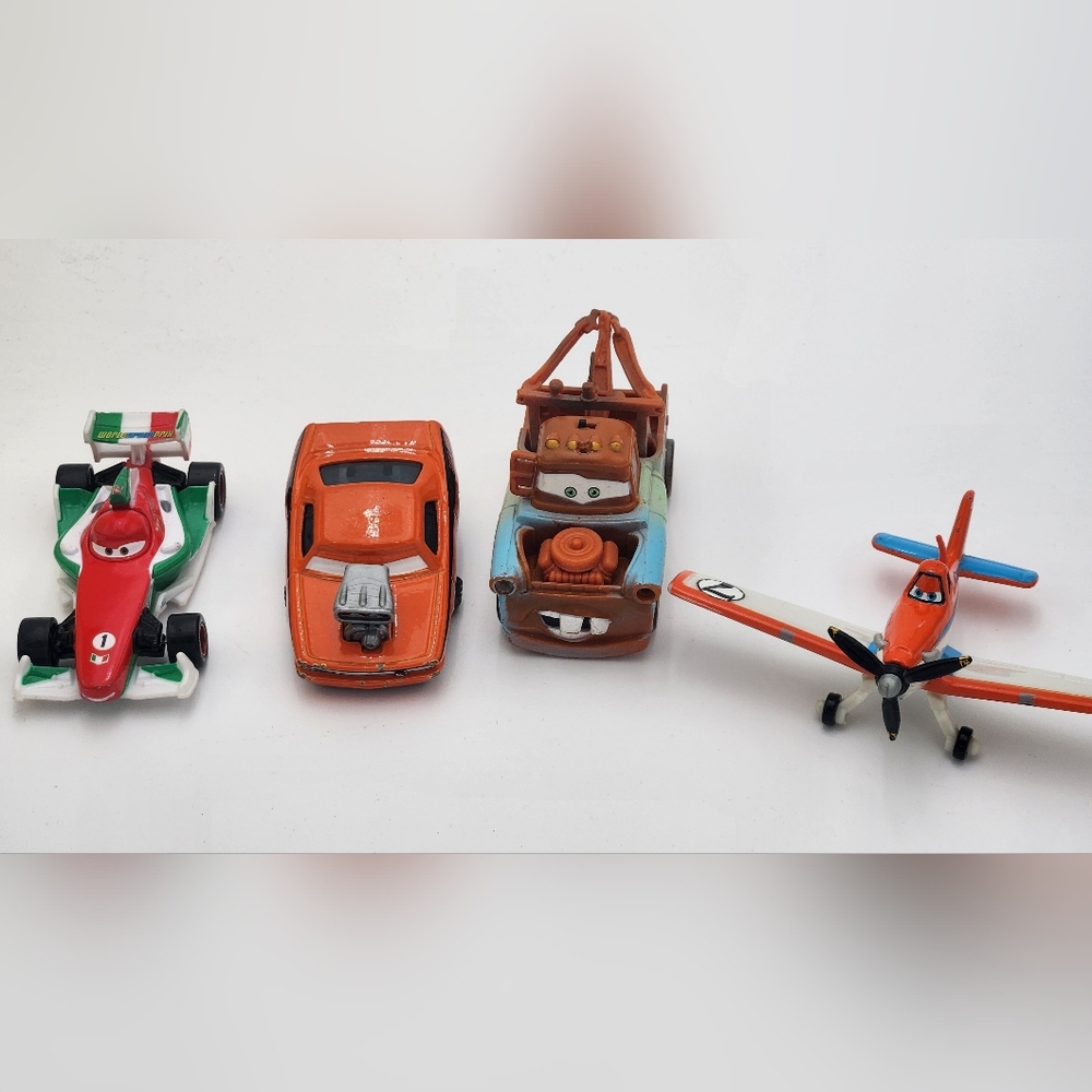 Disney PIXAR CARS ---3 Metal 1 Plastic